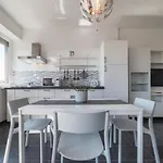 Charming Apartment In Rome + Internet
